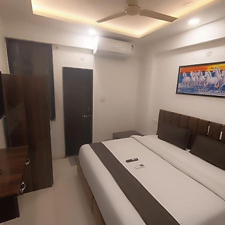 Hotel Kiwi Inn Vijaynagar Scheme 78 Indore Eksteriør billede
