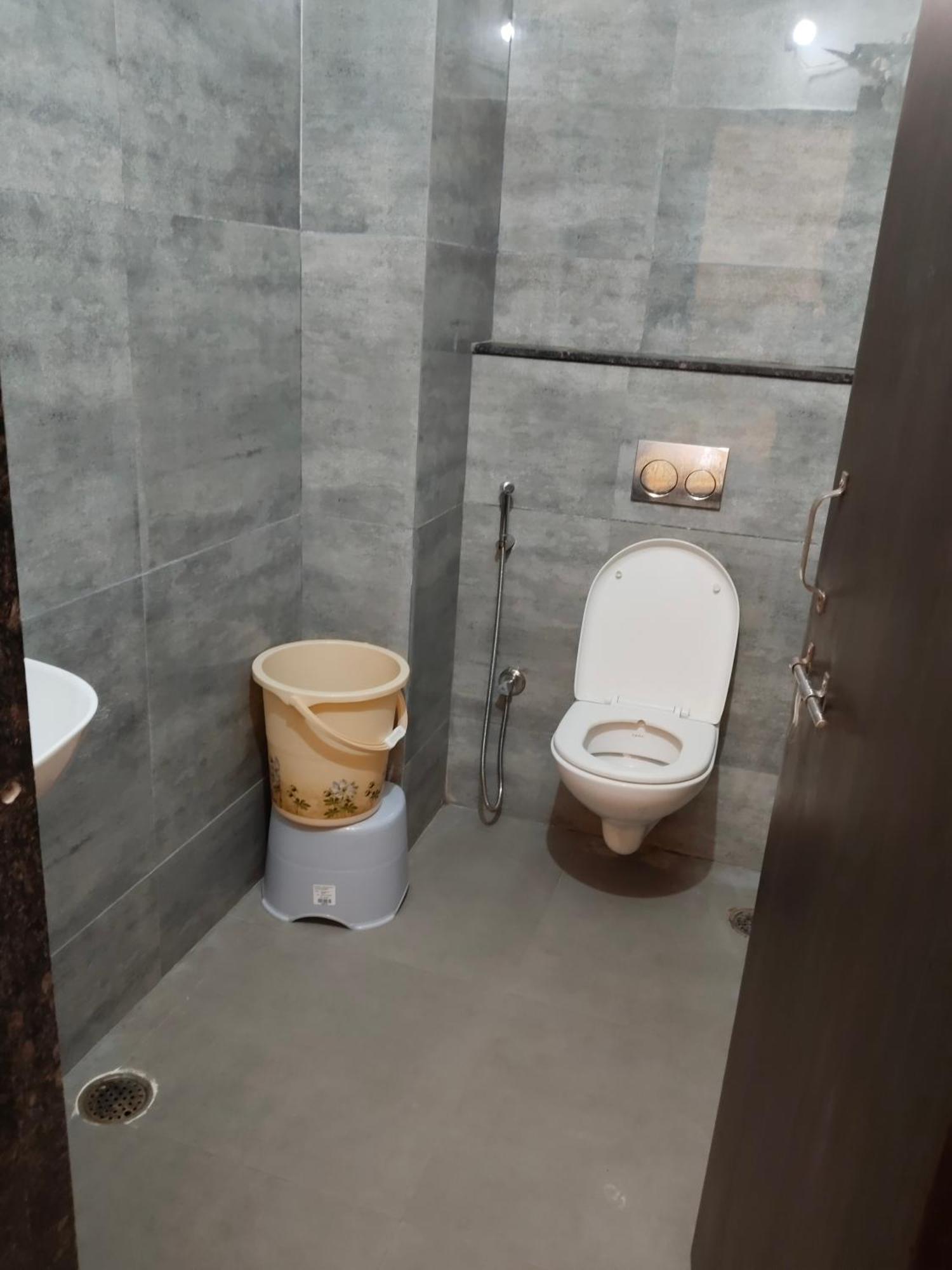 Hotel Kiwi Inn Vijaynagar Scheme 78 Indore Eksteriør billede