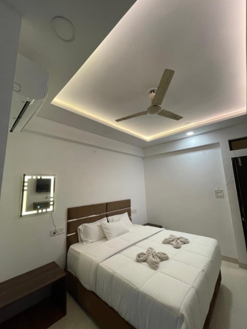 Hotel Kiwi Inn Vijaynagar Scheme 78 Indore Eksteriør billede