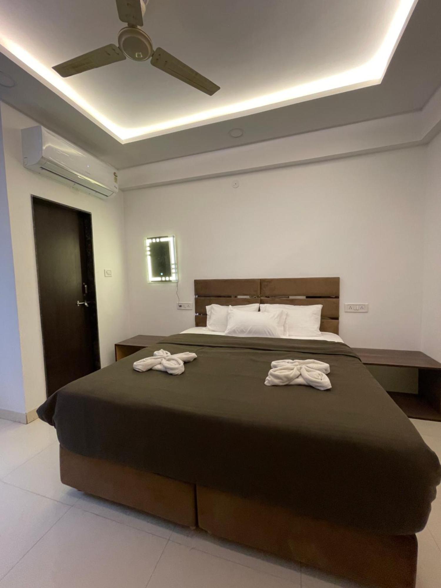 Hotel Kiwi Inn Vijaynagar Scheme 78 Indore Eksteriør billede