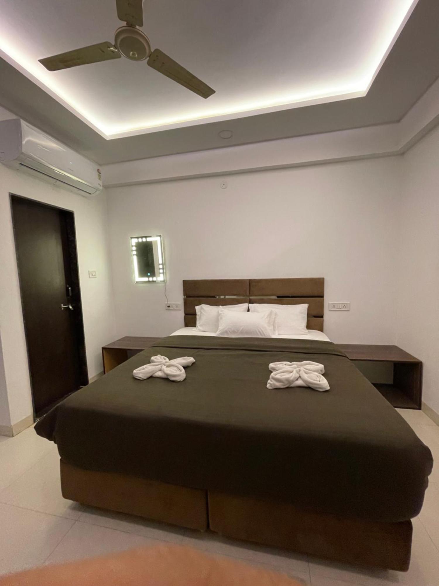 Hotel Kiwi Inn Vijaynagar Scheme 78 Indore Eksteriør billede