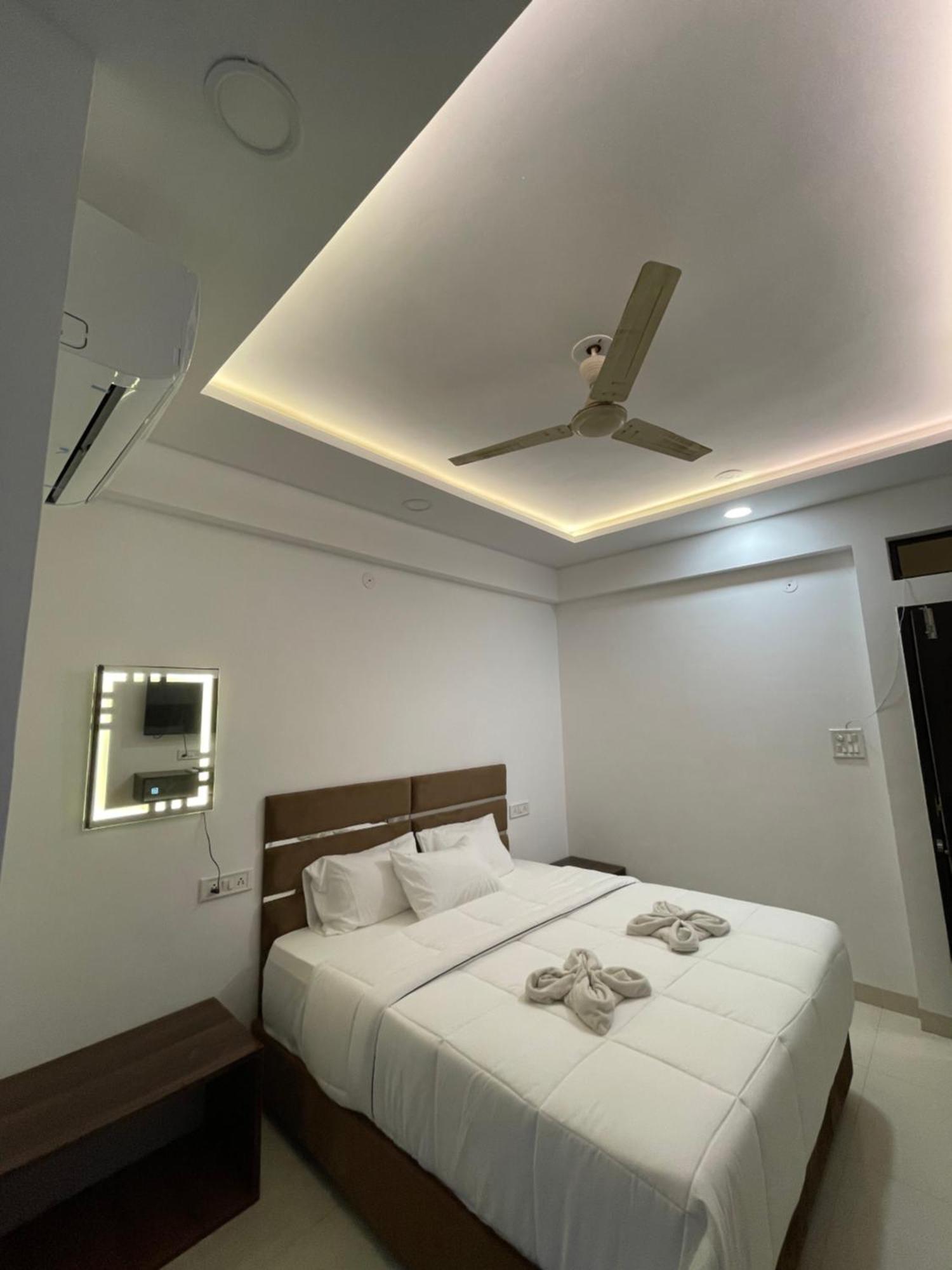 Hotel Kiwi Inn Vijaynagar Scheme 78 Indore Eksteriør billede