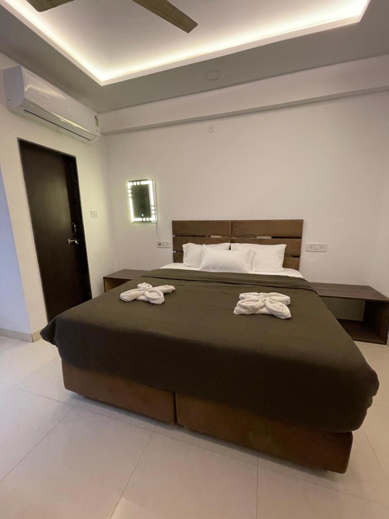Hotel Kiwi Inn Vijaynagar Scheme 78 Indore Eksteriør billede