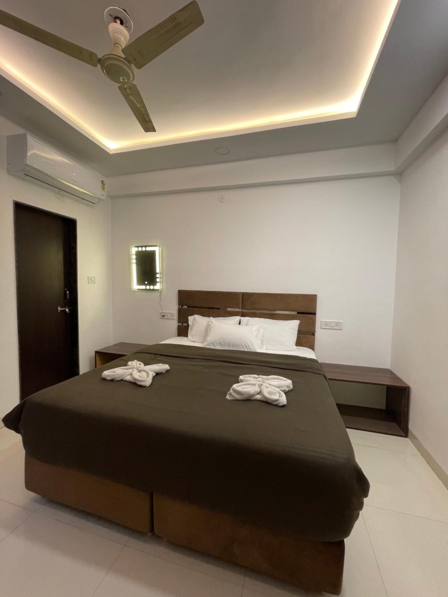 Hotel Kiwi Inn Vijaynagar Scheme 78 Indore Eksteriør billede