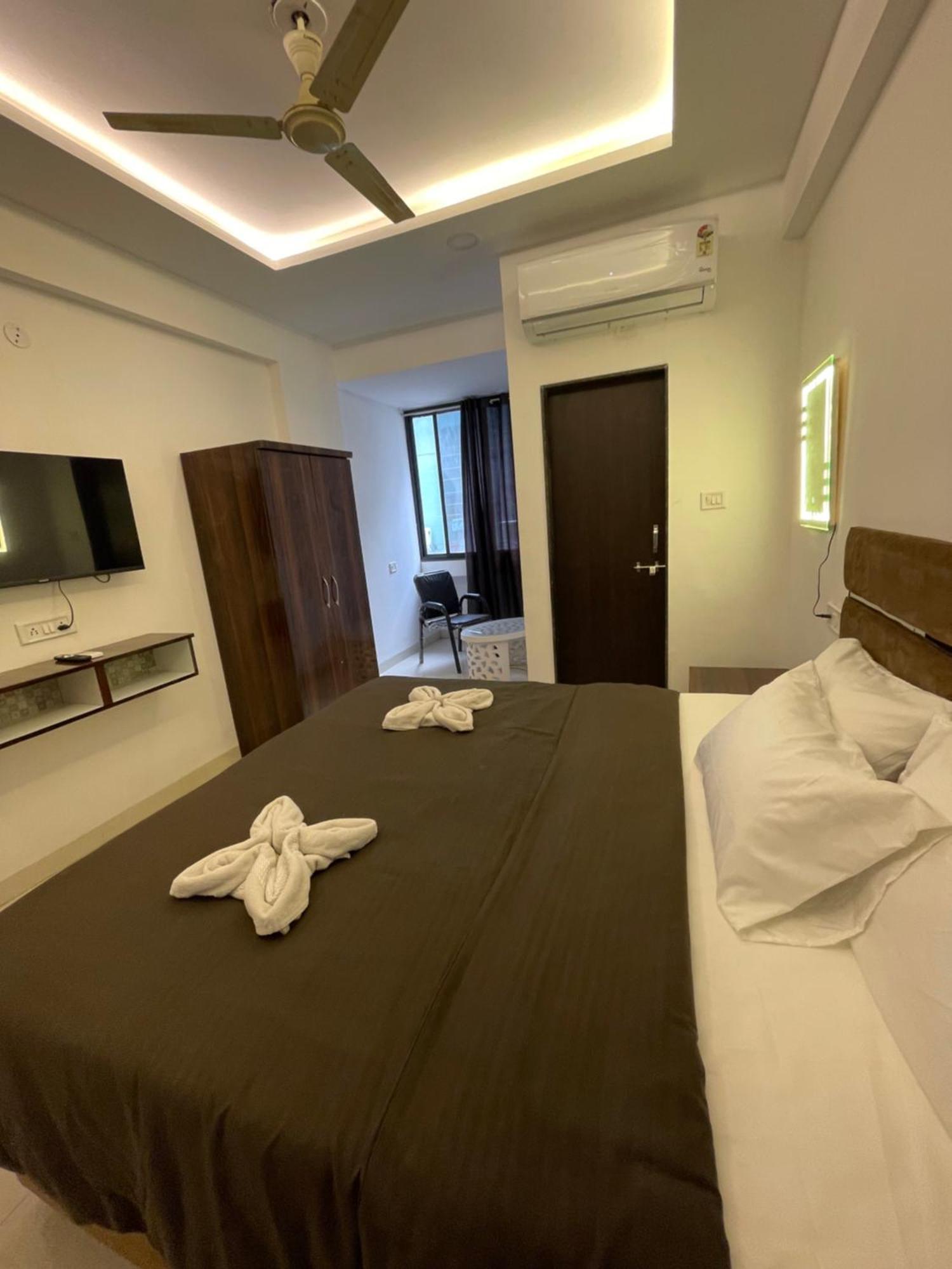 Hotel Kiwi Inn Vijaynagar Scheme 78 Indore Eksteriør billede