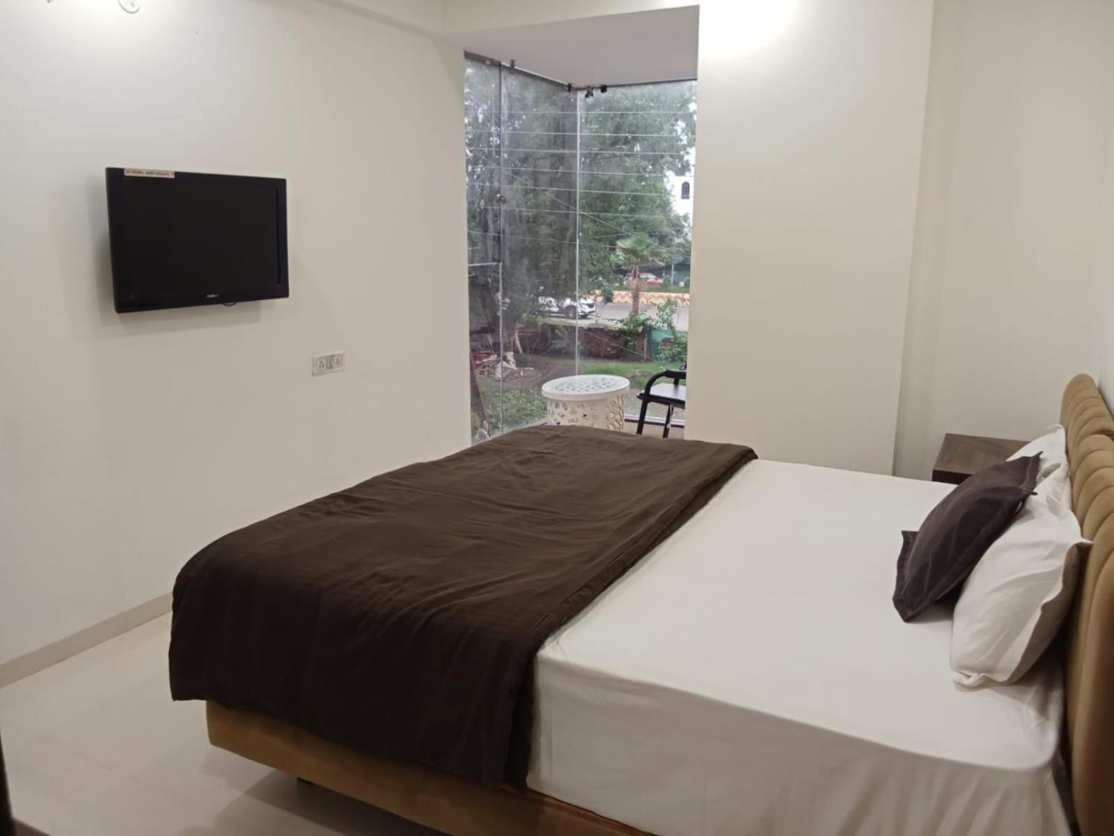 Hotel Kiwi Inn Vijaynagar Scheme 78 Indore Eksteriør billede