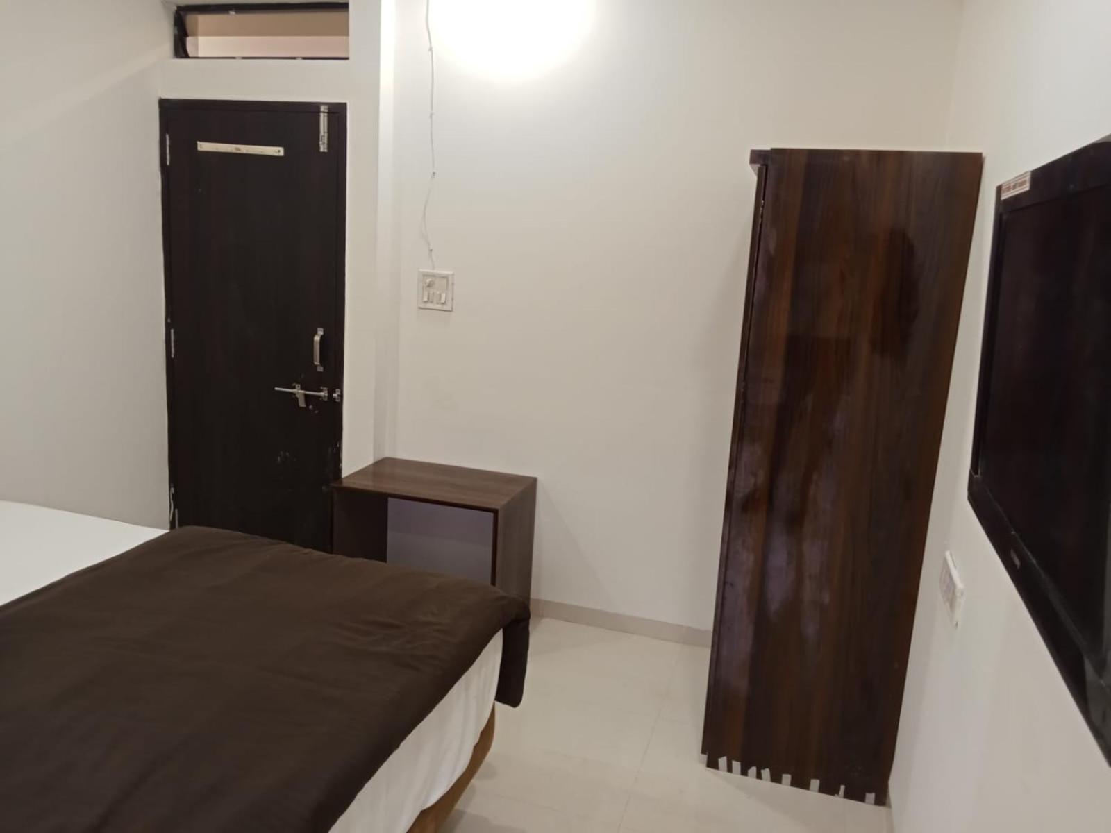 Hotel Kiwi Inn Vijaynagar Scheme 78 Indore Eksteriør billede