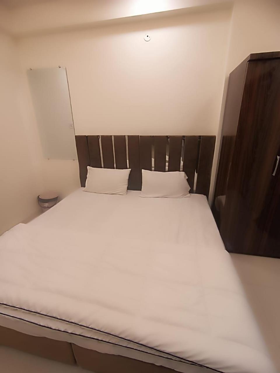 Hotel Kiwi Inn Vijaynagar Scheme 78 Indore Eksteriør billede
