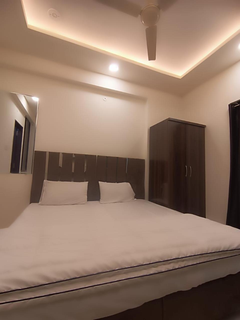 Hotel Kiwi Inn Vijaynagar Scheme 78 Indore Eksteriør billede