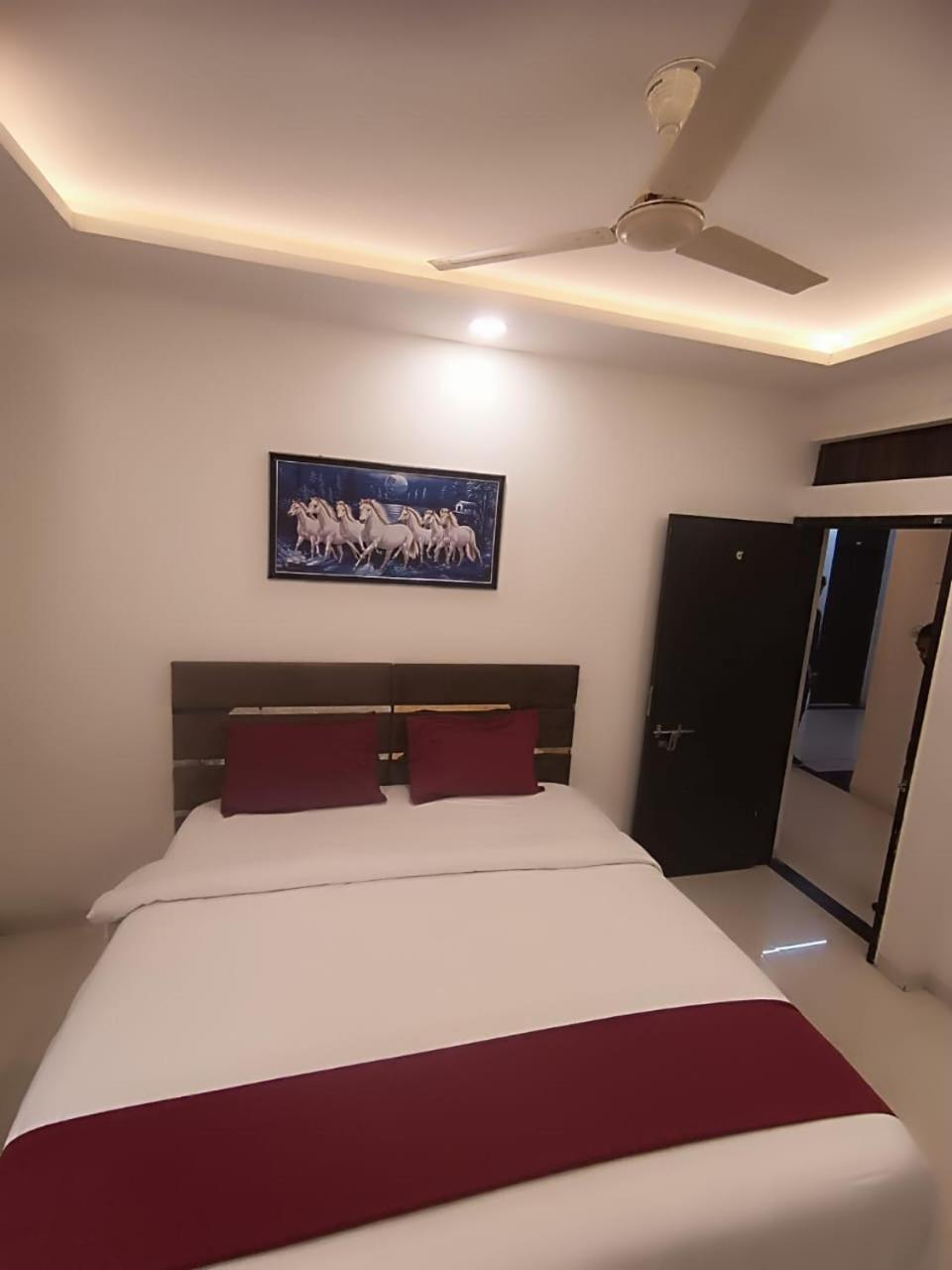 Hotel Kiwi Inn Vijaynagar Scheme 78 Indore Eksteriør billede