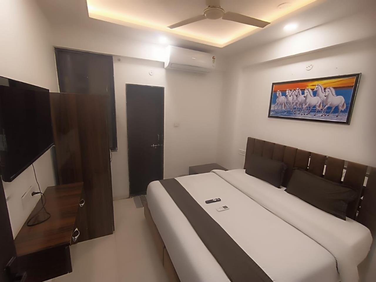 Hotel Kiwi Inn Vijaynagar Scheme 78 Indore Eksteriør billede