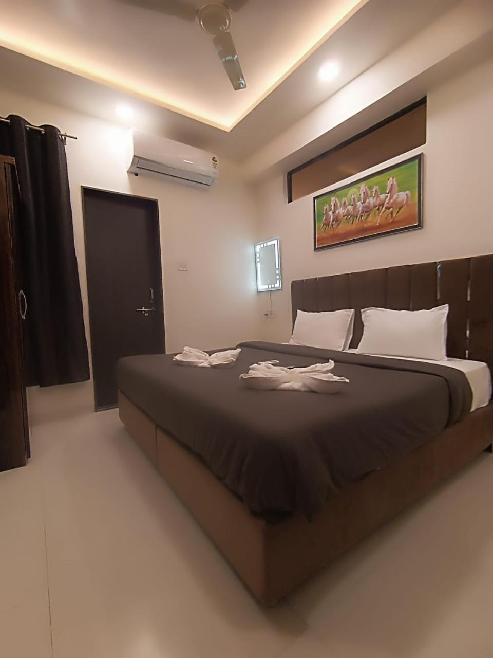 Hotel Kiwi Inn Vijaynagar Scheme 78 Indore Eksteriør billede