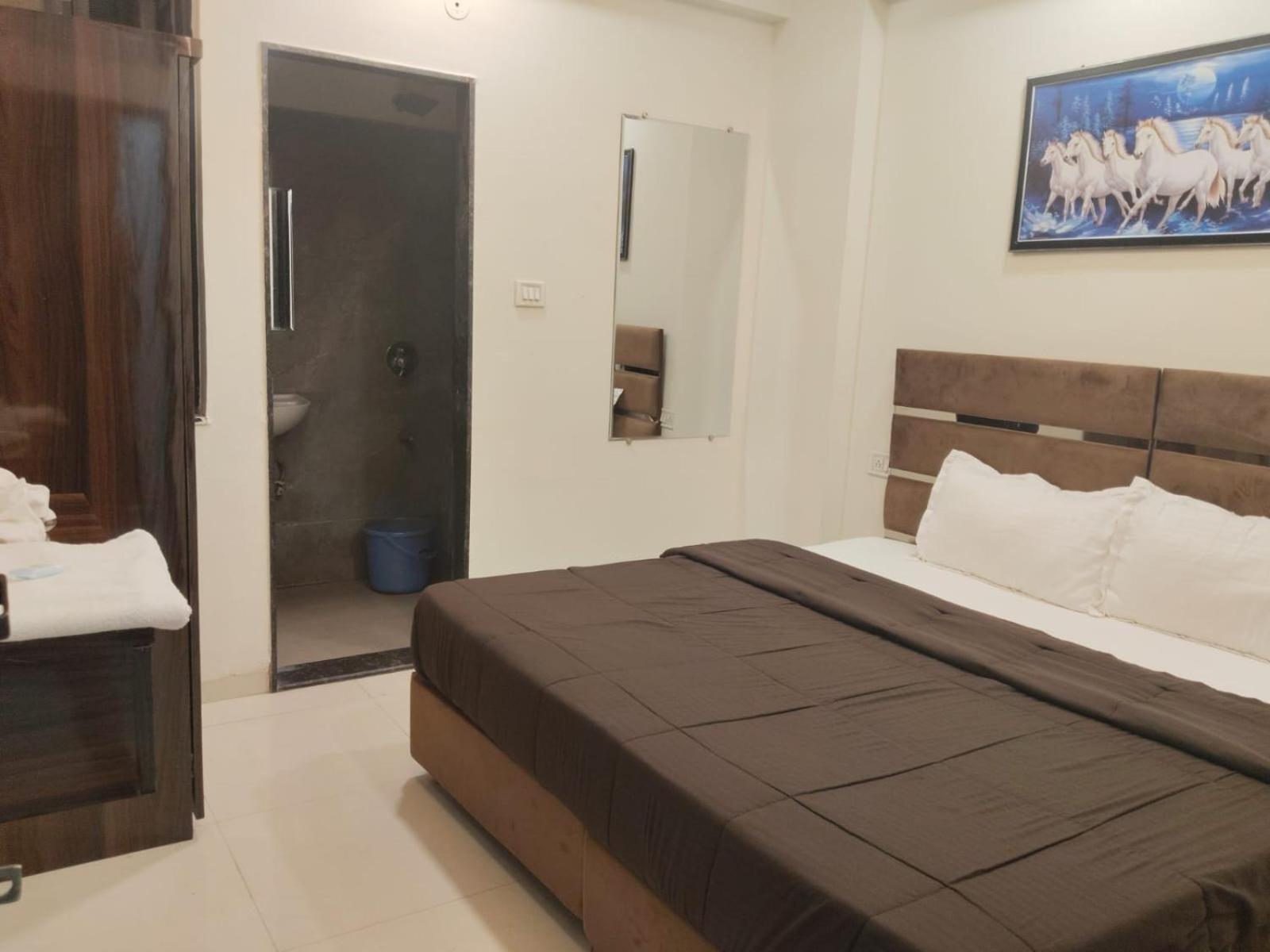 Hotel Kiwi Inn Vijaynagar Scheme 78 Indore Eksteriør billede