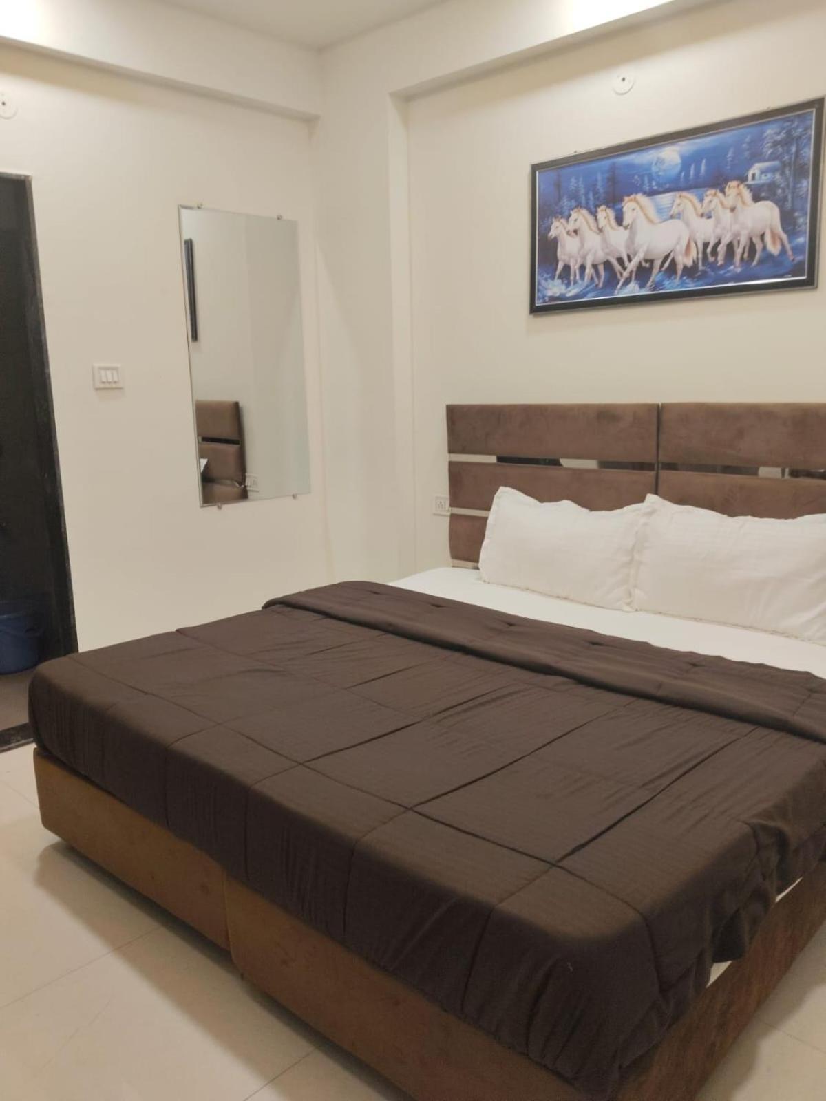 Hotel Kiwi Inn Vijaynagar Scheme 78 Indore Eksteriør billede